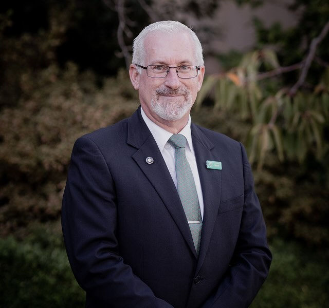 funeral director helping family